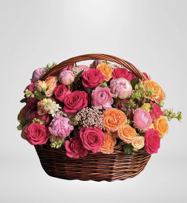 Luxury Bloom Basket – Vibrant Mixed Roses & Seasonal Flowers Arrangement