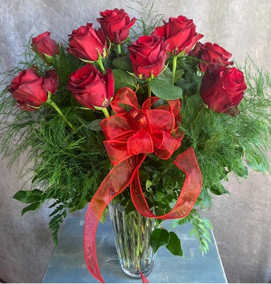 Exquisite Dozen Roses with vase