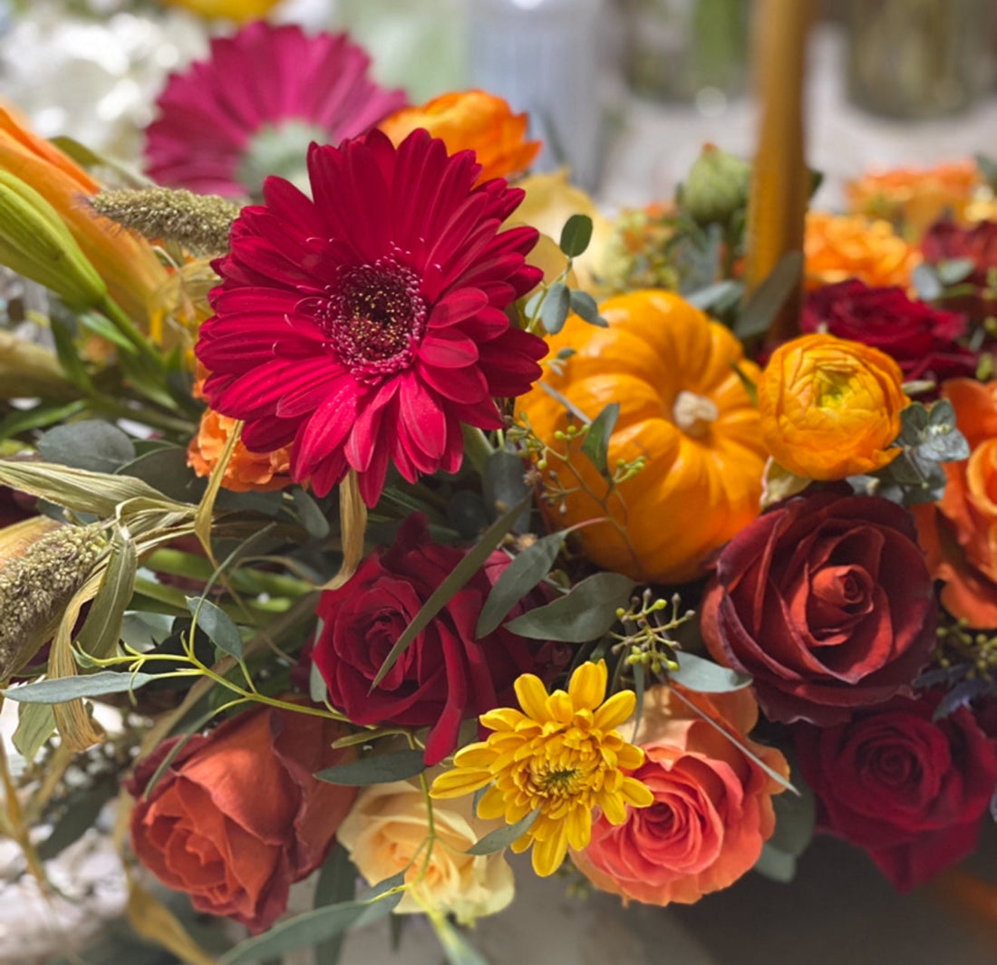 Thanksgiving Table Flower Delivery in Tampa Bay - Unique Live Floral Centerpieces for Your Holiday Celebratio