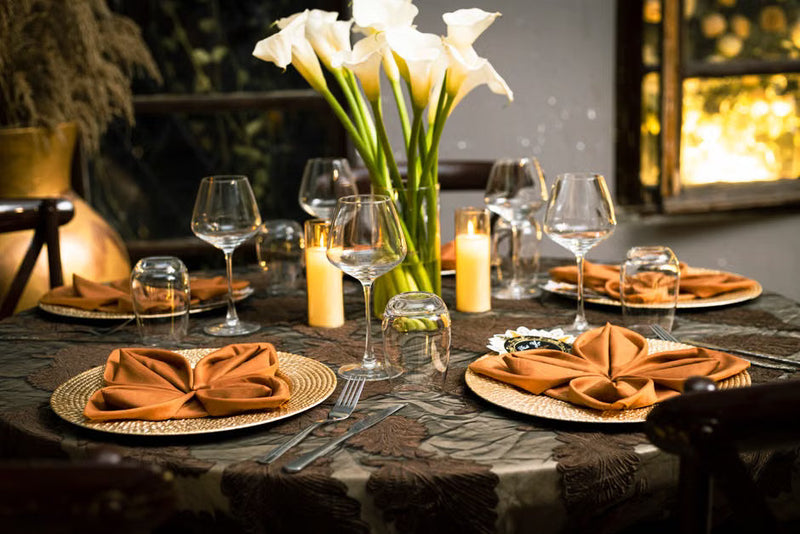 Moody Florals That Redefine High-Contrast Wedding Elegance