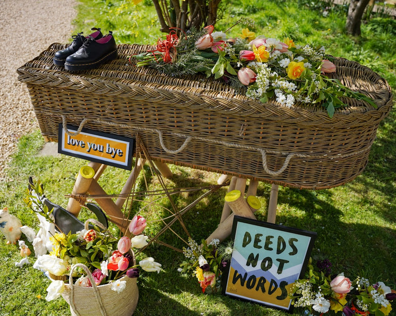 The Ultimate Guide to Choosing Flower Sprays for Caskets