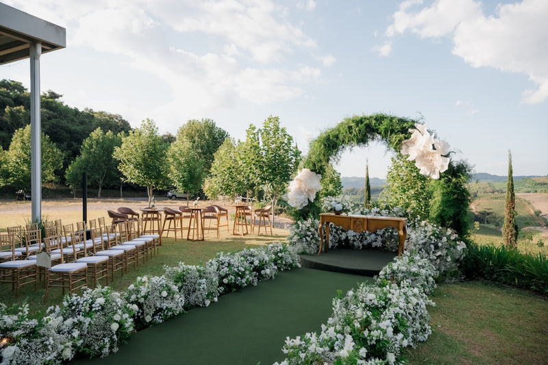 Your Guide to Gorgeous Wedding Arch, Aisle, and Petal Runner Decorations