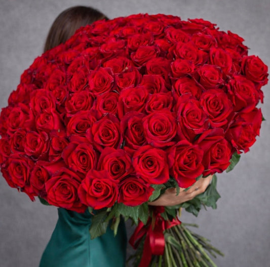  a large bouquet of red roses 