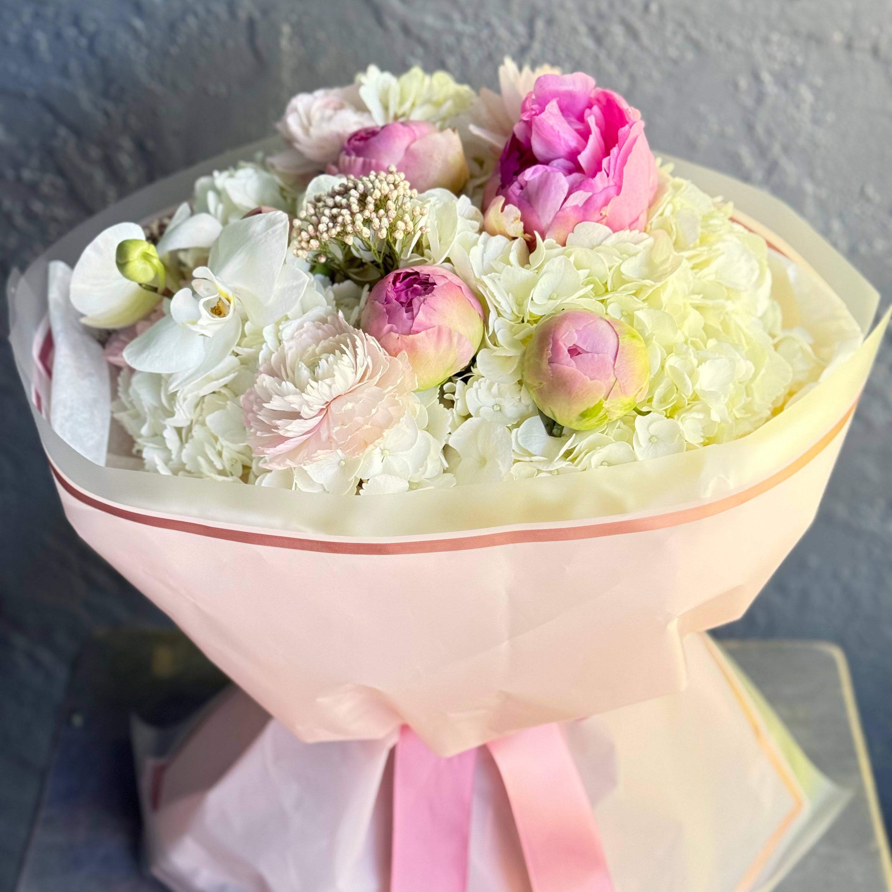#6809 Whispering Muse – Luxury Hand-Tied Bouquet
